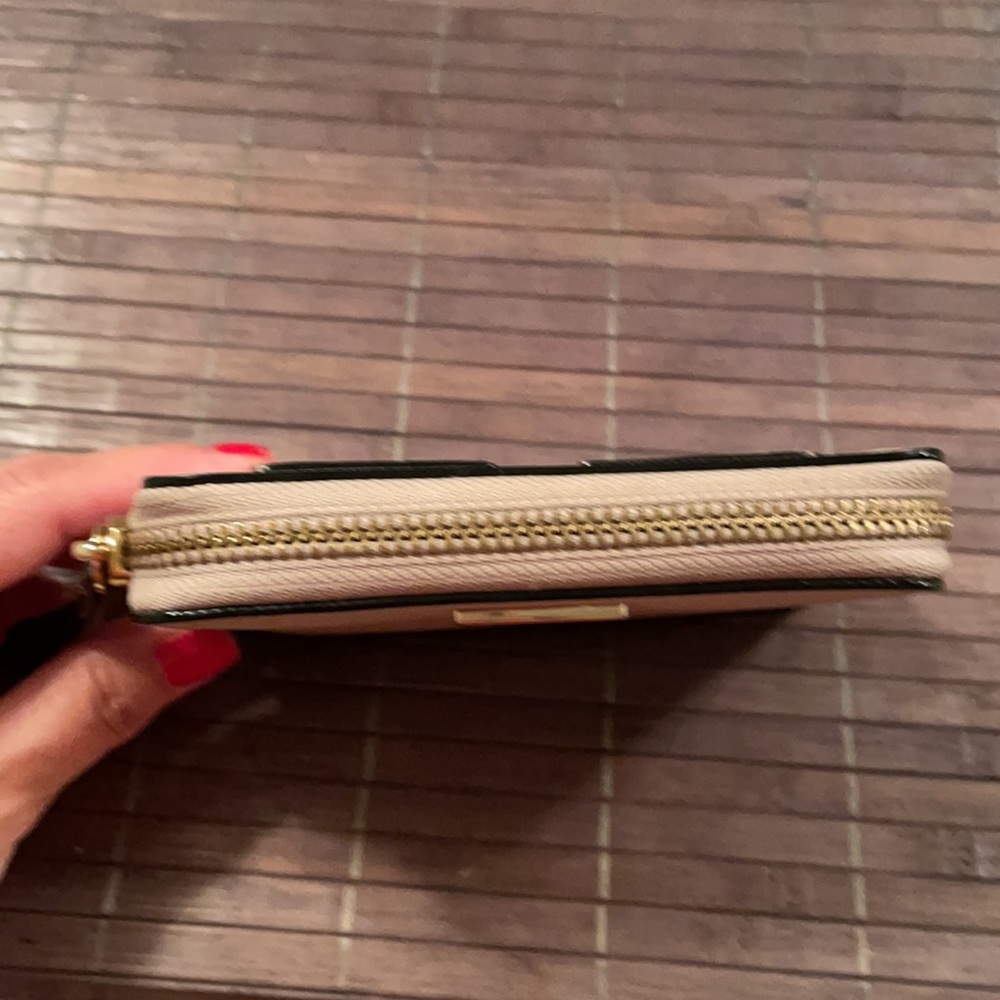 Kate Spade EUC Black & Tan Zip Around Wallet ♠️ - Picture 8 of 13